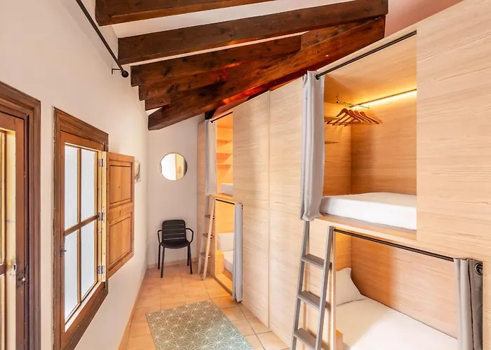 El Josemari Youth - Albergue JuvenilHostel